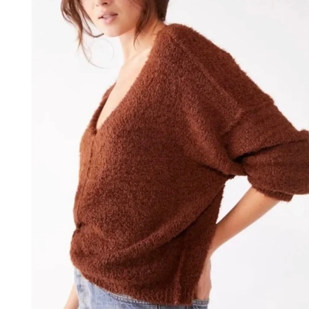 Free People Icing V-Neck Eyelash Knit Sweater Size XS Mocha Java Rust Oversized
